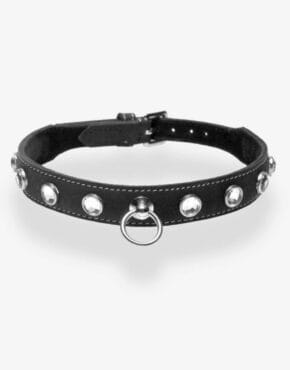 De smukke klare sten passer godt til det bløde og lækre læder halsbånd