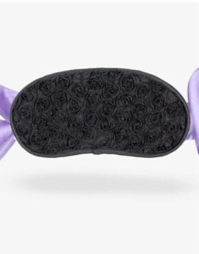 Roserne på det smukke blindfold, gør det mere spiseligt og romantisk, at overgive sig til din magt